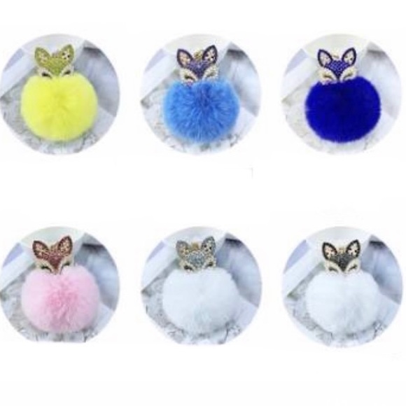 Crystal & Pearl Fox Pom Pom Keychain - Picture 2 of 3